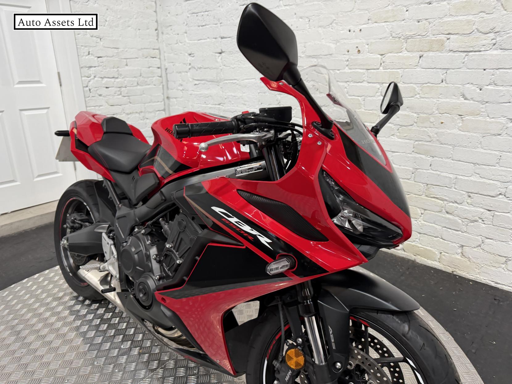 Honda CBR650R 650 Super Sports Petrol Manual Euro 5 (95 ps)