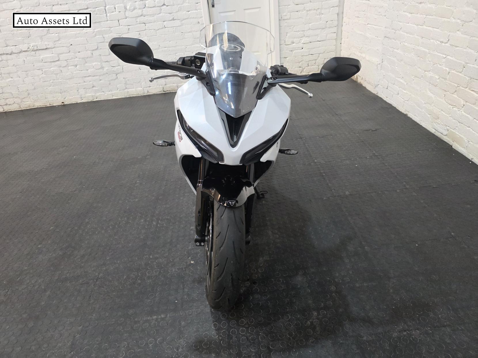 Triumph Daytona 660 660 Super Sports Petrol Manual X-ring Euro 5 (95 ps)