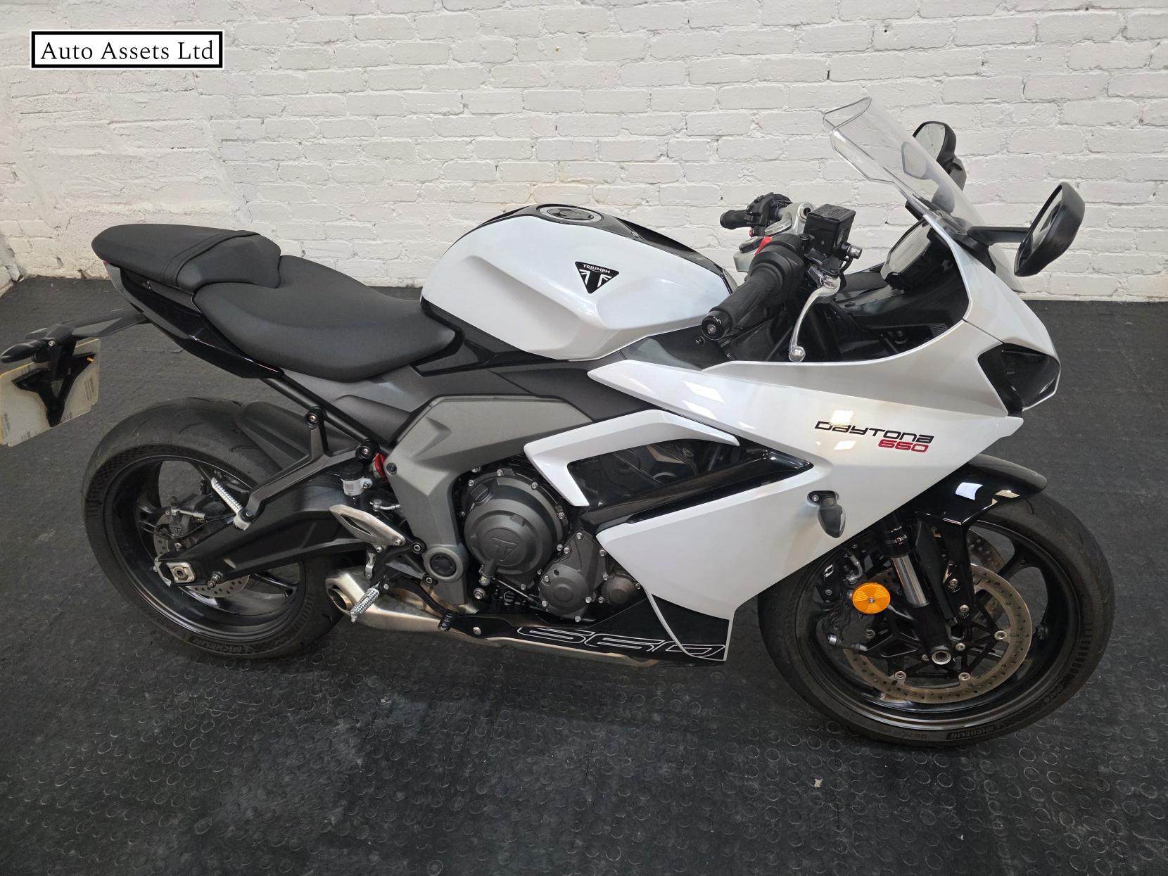 Triumph Daytona 660 660 Super Sports Petrol Manual X-ring Euro 5 (95 ps)