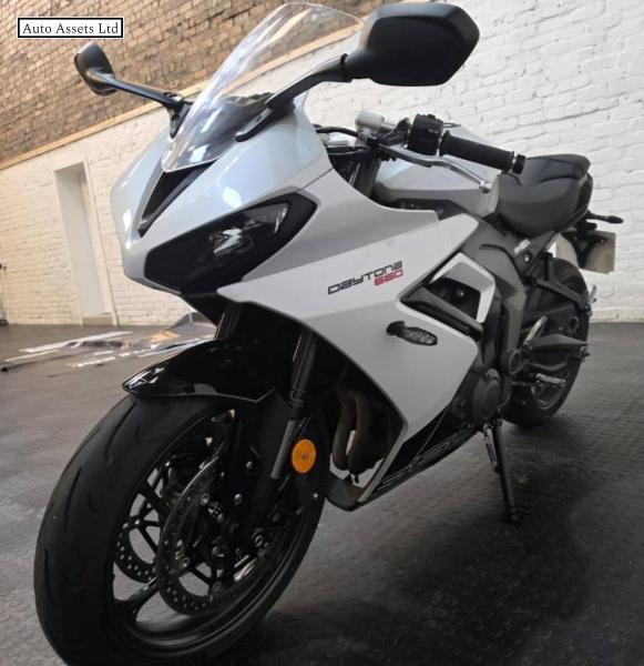 Triumph Daytona 660 660 Super Sports Petrol Manual X-ring Euro 5 (95 ps)