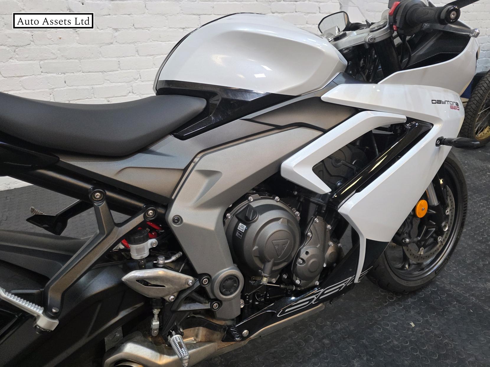Triumph Daytona 660 660 Super Sports Petrol Manual X-ring Euro 5 (95 ps)