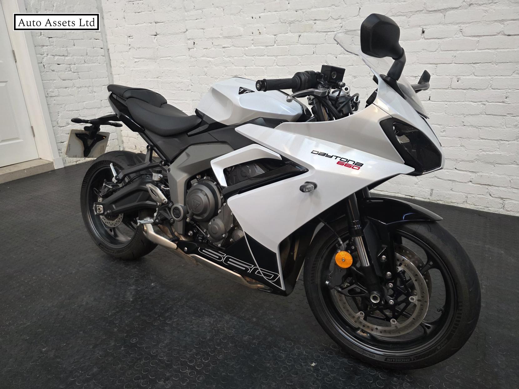 Triumph Daytona 660 660 Super Sports Petrol Manual X-ring Euro 5 (95 ps)
