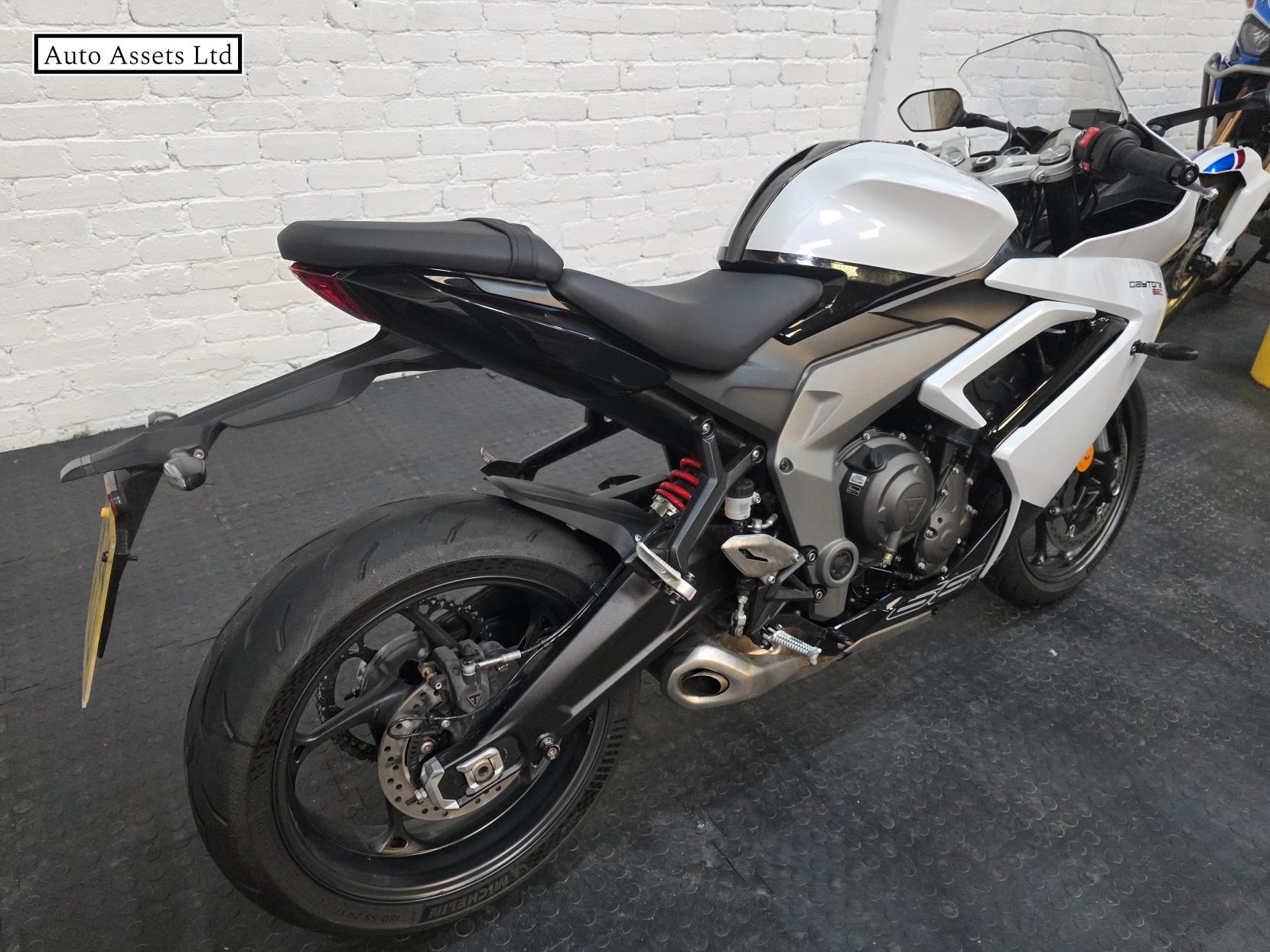 Triumph Daytona 660 660 Super Sports Petrol Manual X-ring Euro 5 (95 ps)