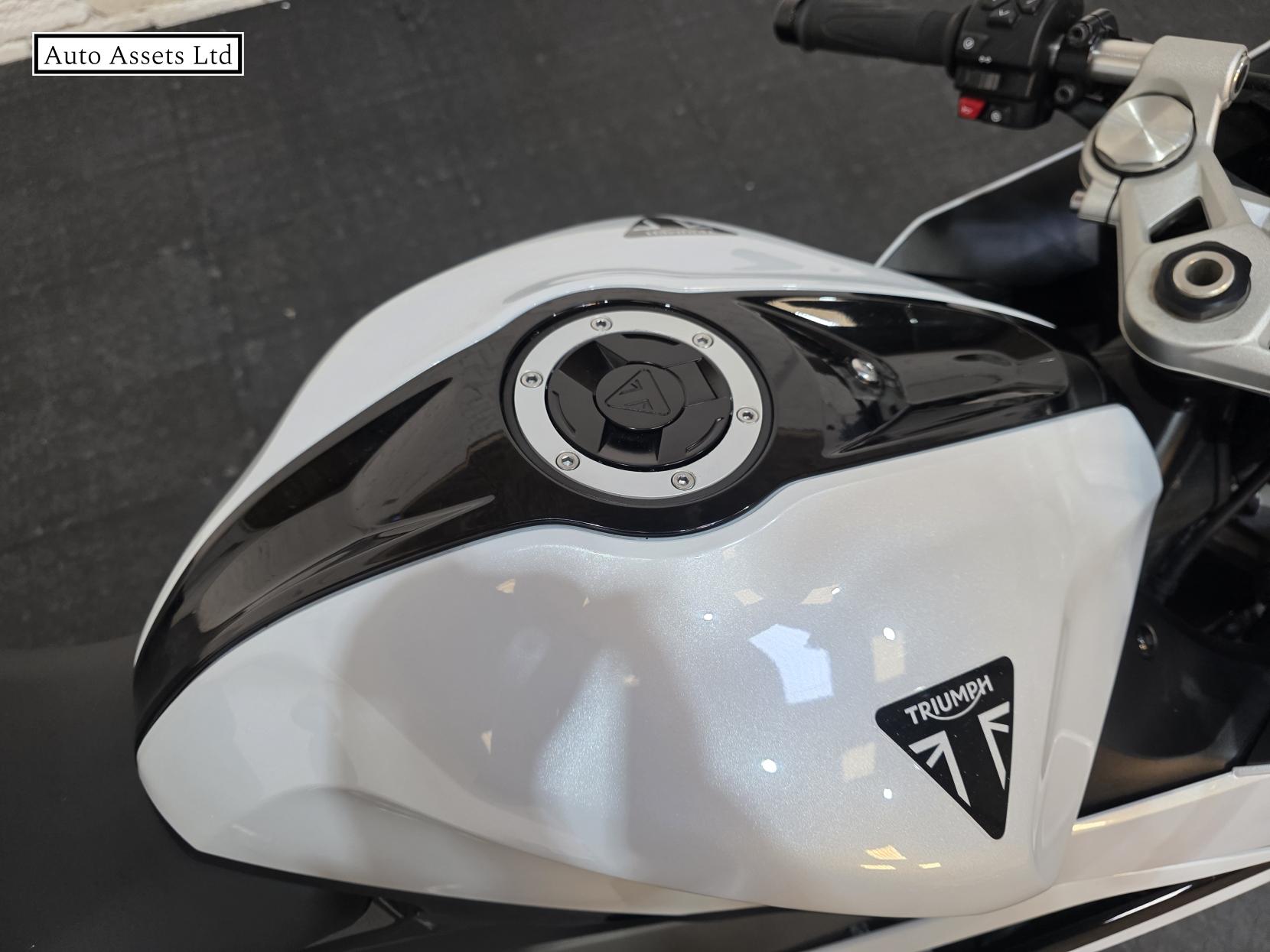 Triumph Daytona 660 660 Super Sports Petrol Manual X-ring Euro 5 (95 ps)
