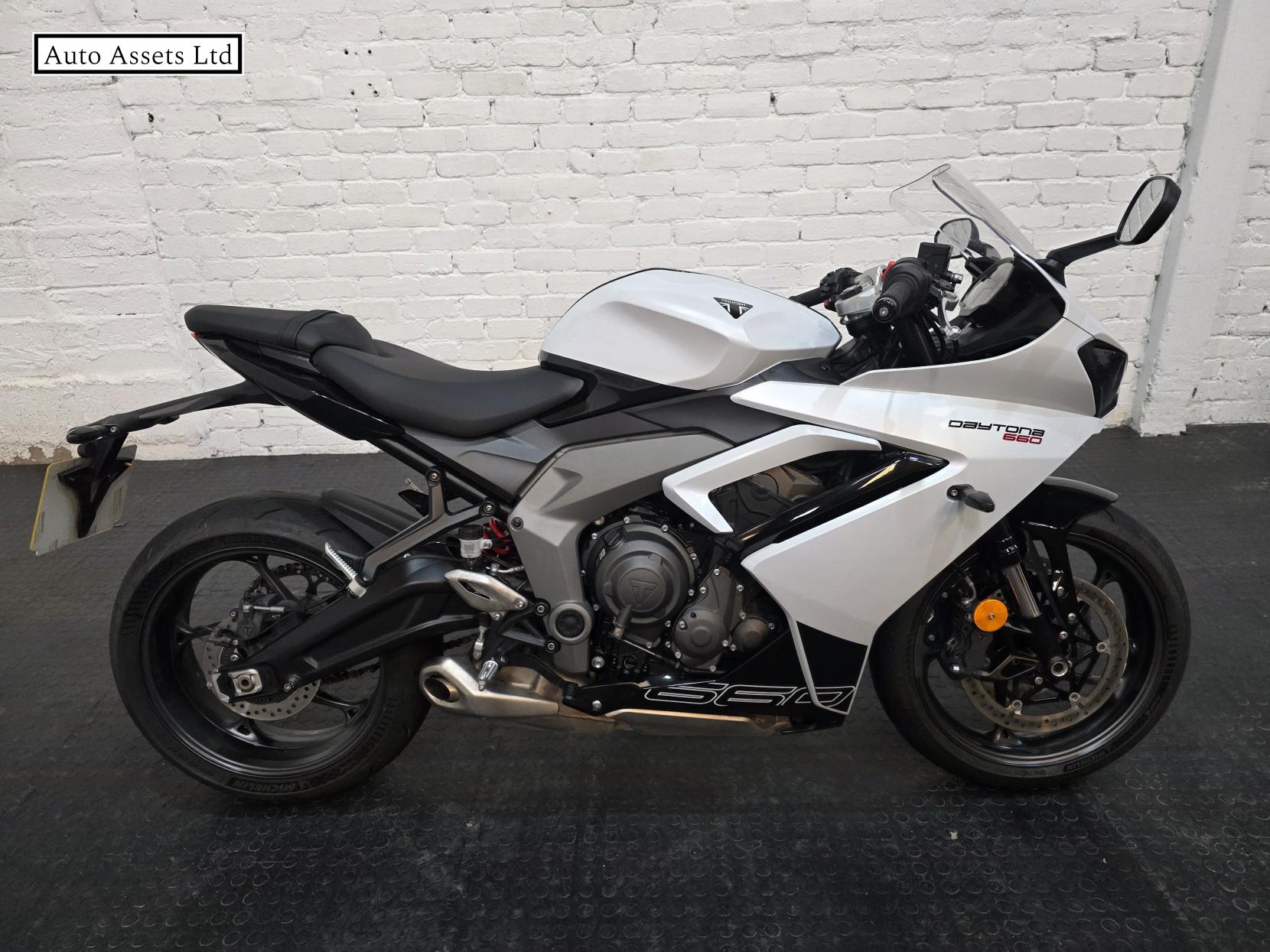 Triumph Daytona 660 660 Super Sports Petrol Manual X-ring Euro 5 (95 ps)