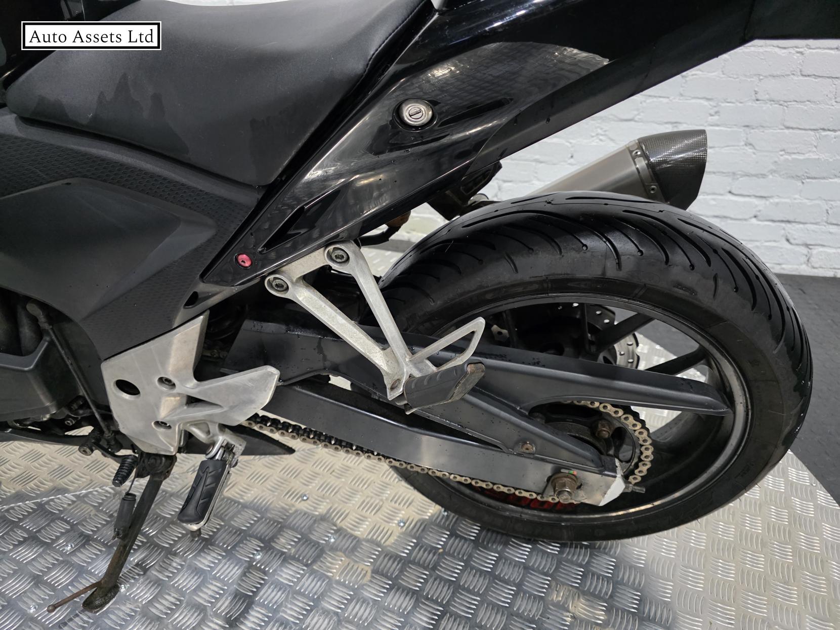 Honda CBR500R 500 Super Sports Petrol Manual (48 ps)