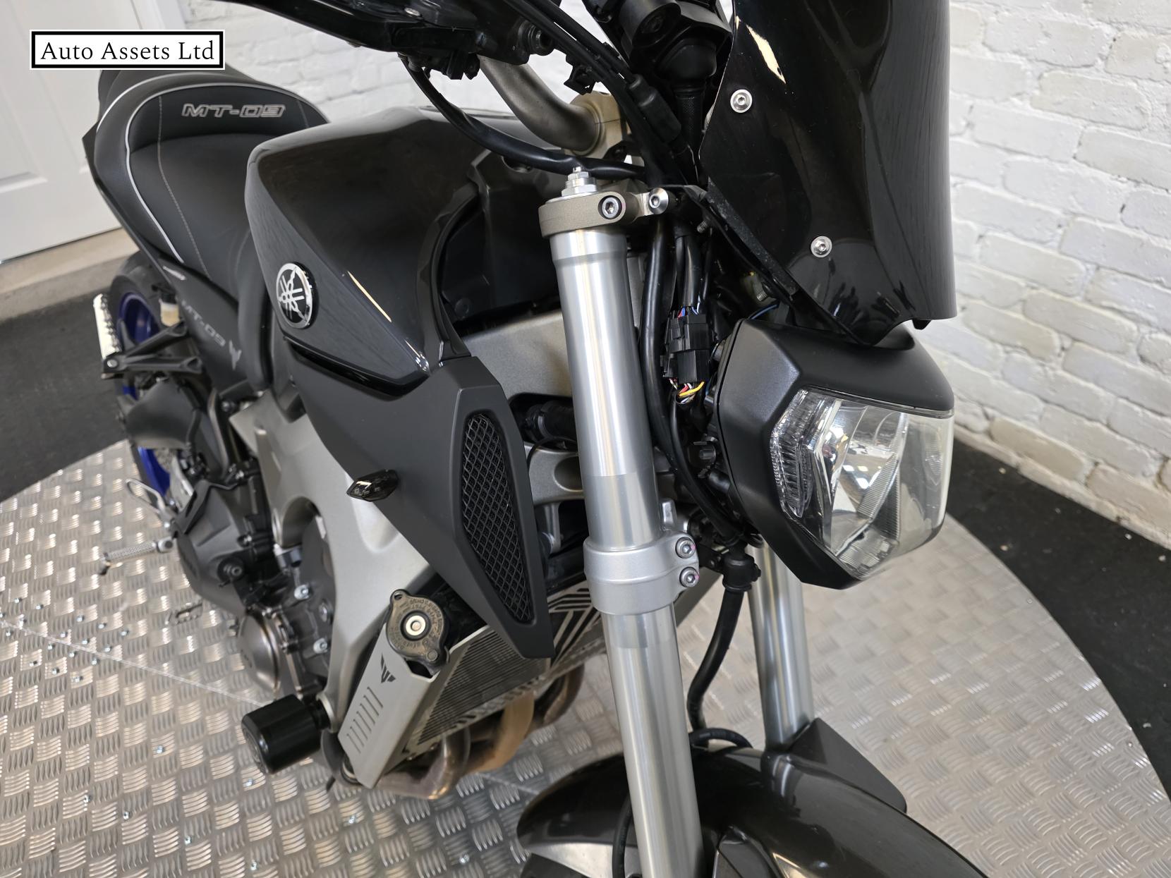 Yamaha MT-09 900 Naked Petrol Manual (115 ps)
