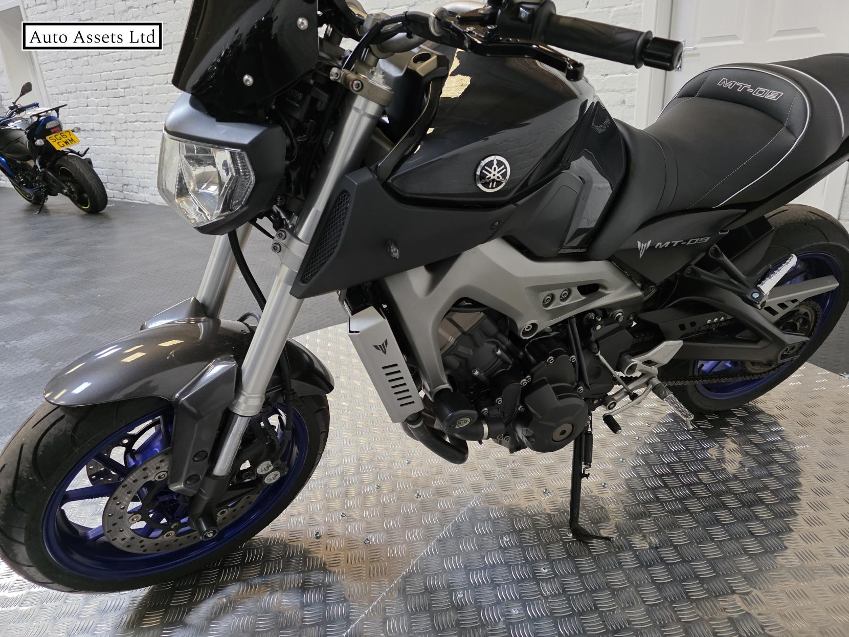 Yamaha MT-09 900 Naked Petrol Manual (115 ps)