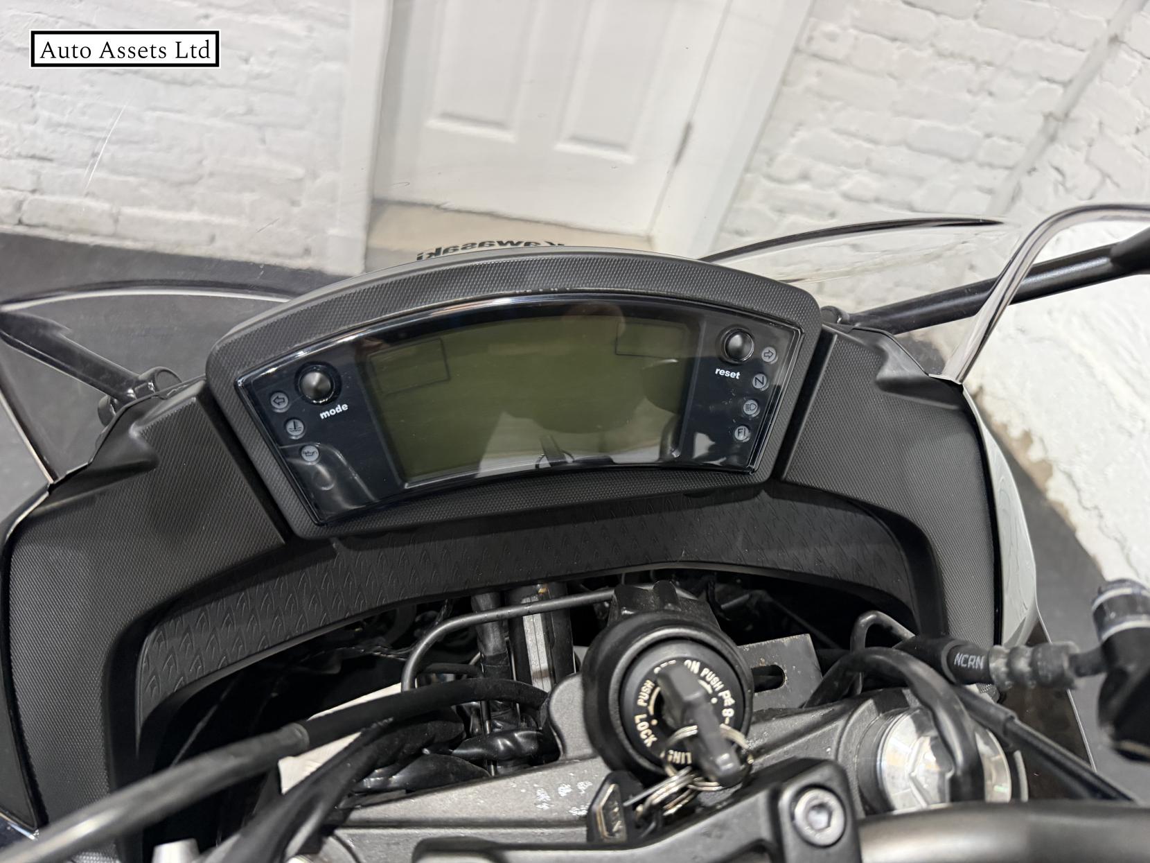 Kawasaki ER-6F 650 ABS Super Sports Petrol Manual (72 ps)