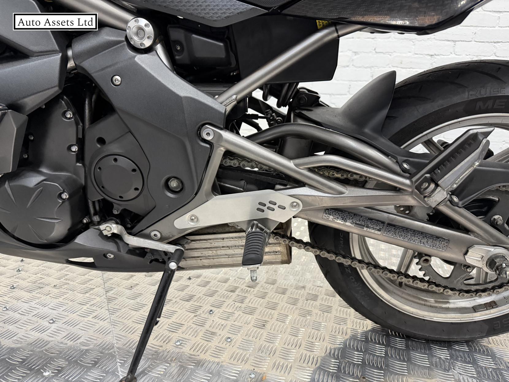 Kawasaki ER-6F 650 ABS Super Sports Petrol Manual (72 ps)