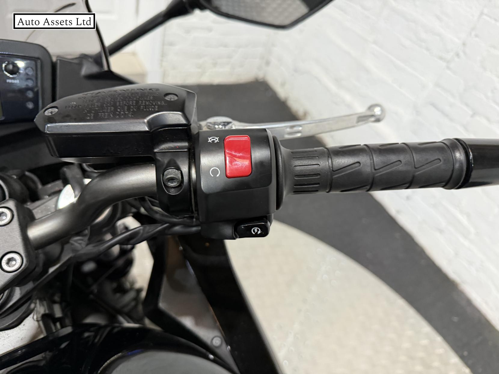 Kawasaki ER-6F 650 ABS Super Sports Petrol Manual (72 ps)