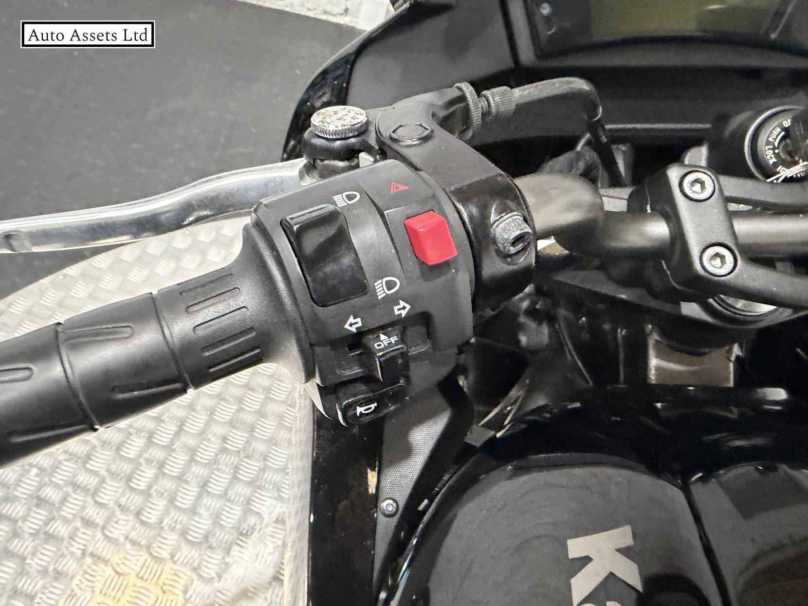 Kawasaki ER-6F 650 ABS Super Sports Petrol Manual (72 ps)