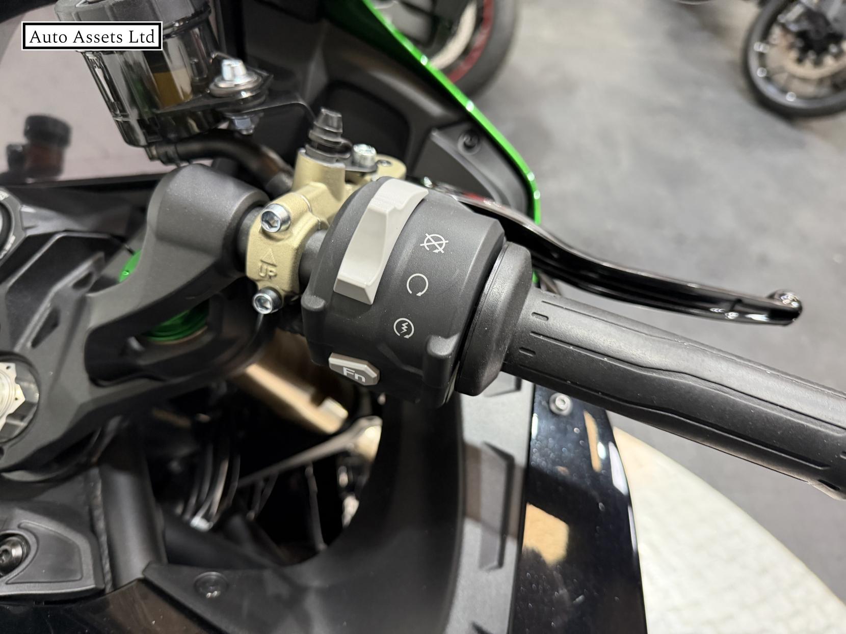 Kawasaki Ninja H2 SX 998 Sports Tourer Petrol Manual Euro 5 (200 ps)
