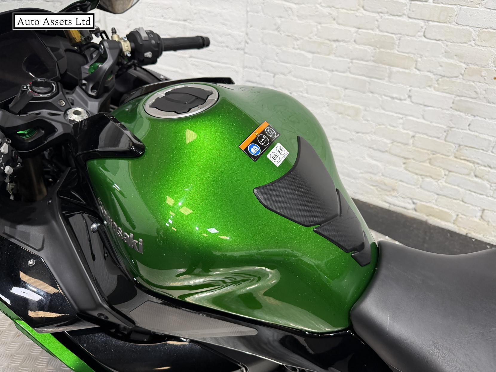 Kawasaki Ninja H2 SX 998 Sports Tourer Petrol Manual Euro 5 (200 ps)