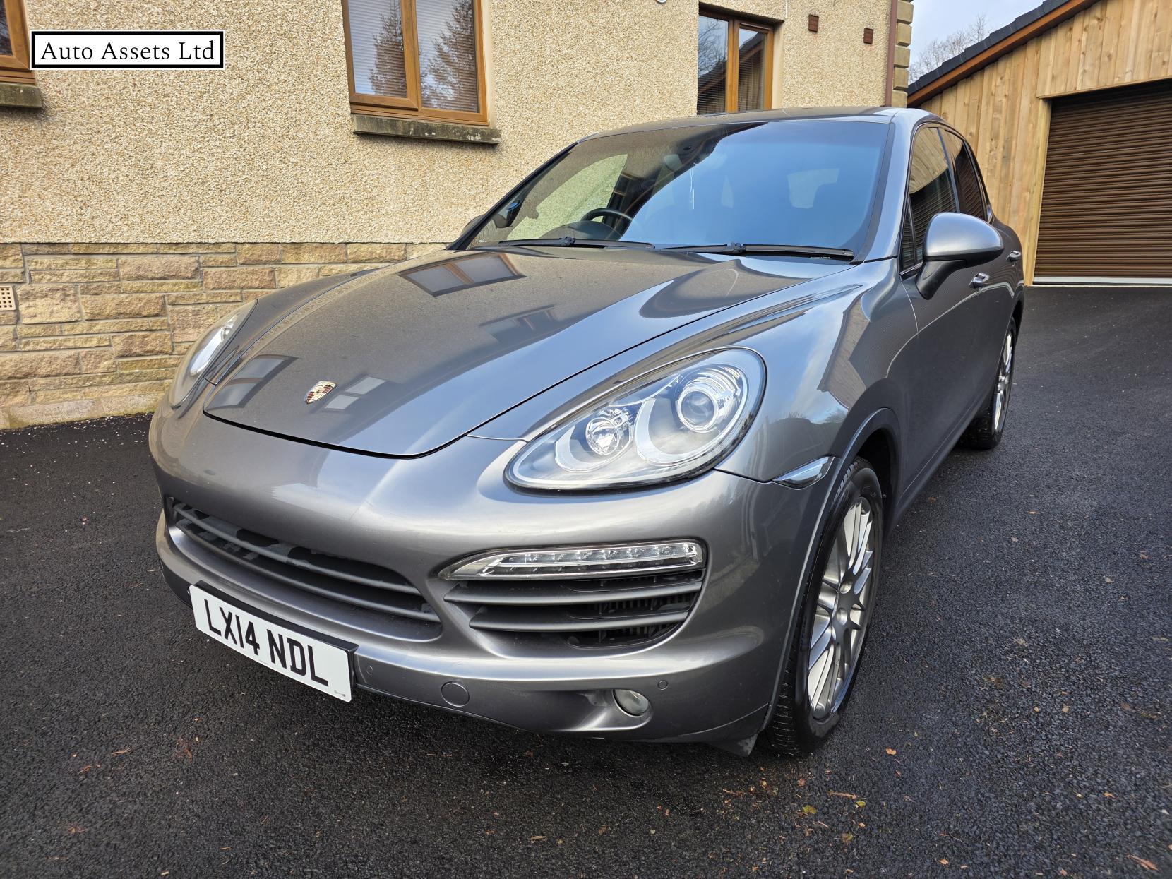 Porsche Cayenne 4.2 TD V8 S SUV 5dr Diesel TiptronicS 4WD Euro 5 (s/s) (382 ps)