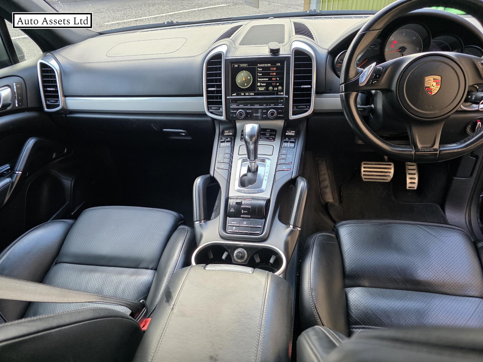 Porsche Cayenne 4.2 TD V8 S SUV 5dr Diesel TiptronicS 4WD Euro 5 (s/s) (382 ps)