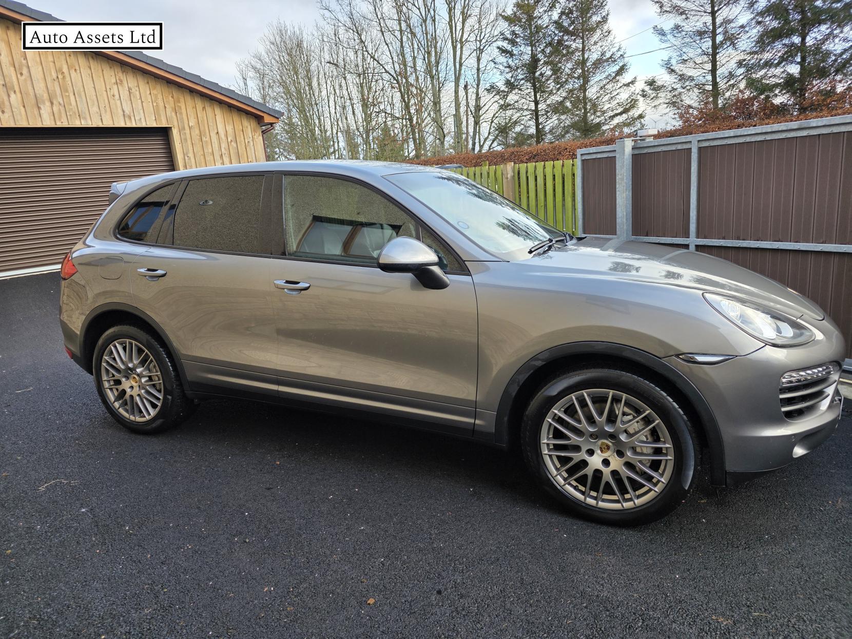 Porsche Cayenne 4.2 TD V8 S SUV 5dr Diesel TiptronicS 4WD Euro 5 (s/s) (382 ps)
