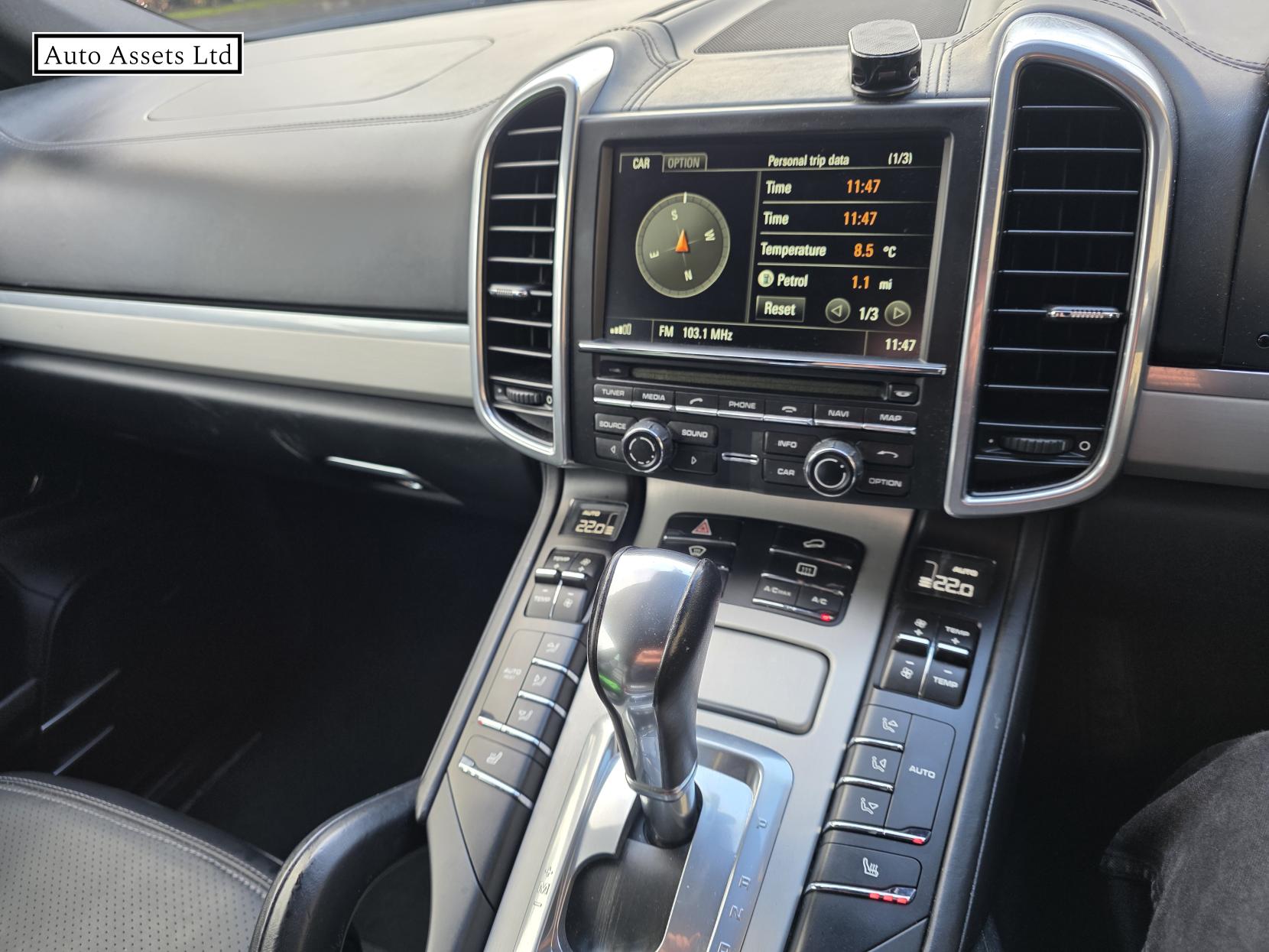 Porsche Cayenne 4.2 TD V8 S SUV 5dr Diesel TiptronicS 4WD Euro 5 (s/s) (382 ps)