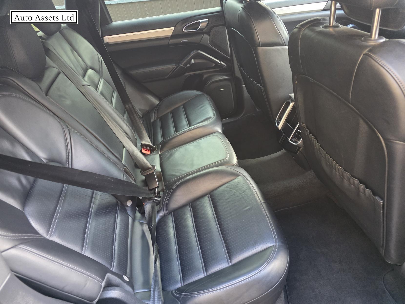 Porsche Cayenne 4.2 TD V8 S SUV 5dr Diesel TiptronicS 4WD Euro 5 (s/s) (382 ps)