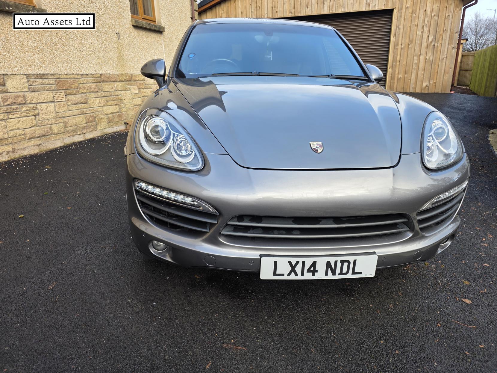 Porsche Cayenne 4.2 TD V8 S SUV 5dr Diesel TiptronicS 4WD Euro 5 (s/s) (382 ps)