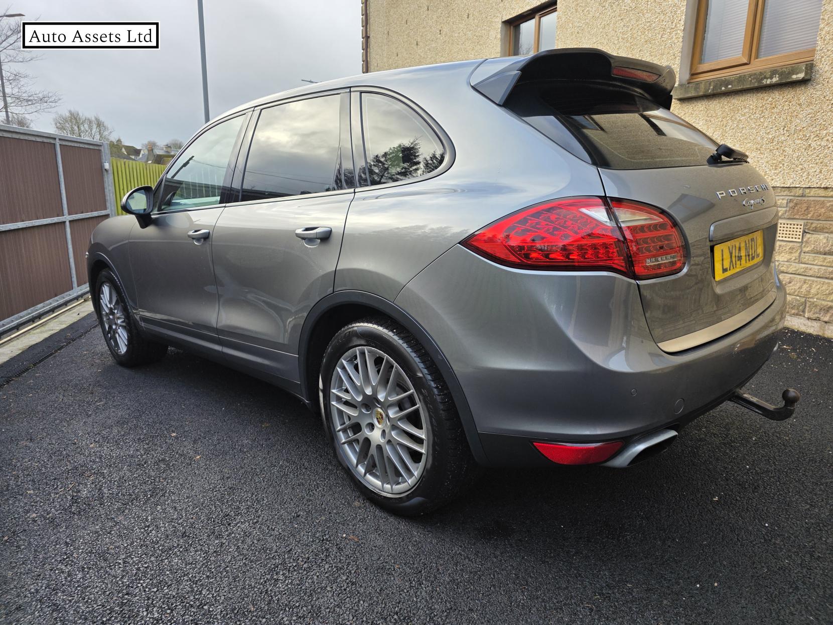 Porsche Cayenne 4.2 TD V8 S SUV 5dr Diesel TiptronicS 4WD Euro 5 (s/s) (382 ps)