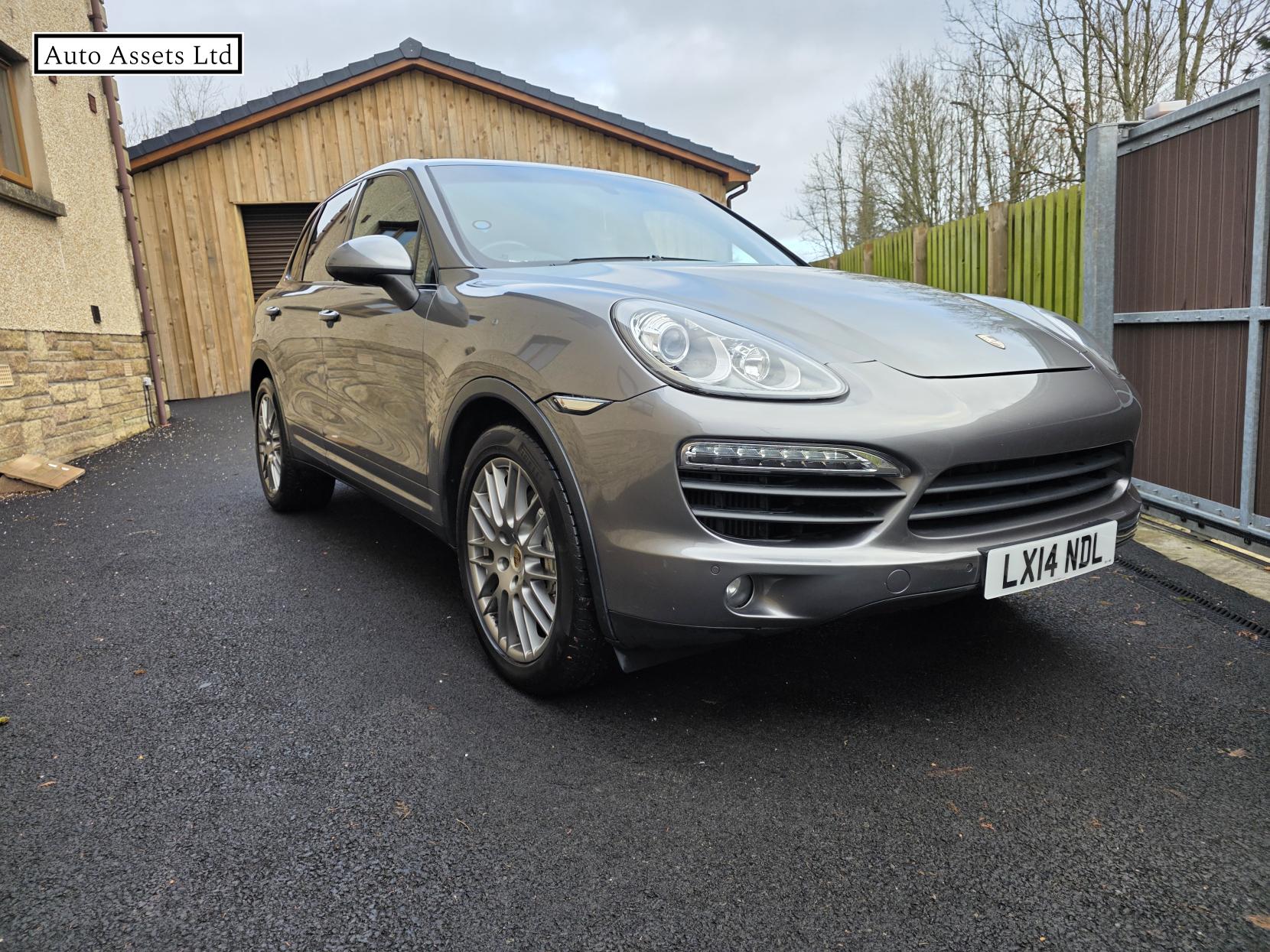 Porsche Cayenne 4.2 TD V8 S SUV 5dr Diesel TiptronicS 4WD Euro 5 (s/s) (382 ps)