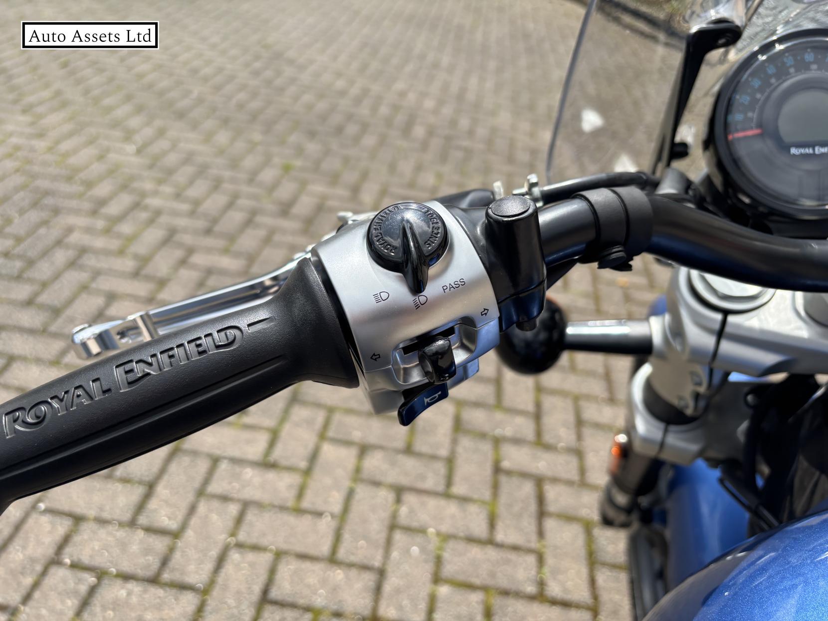 Royal Enfield Super Meteor 650 650 Custom Cruiser Petrol Manual Euro 5 (47 ps)