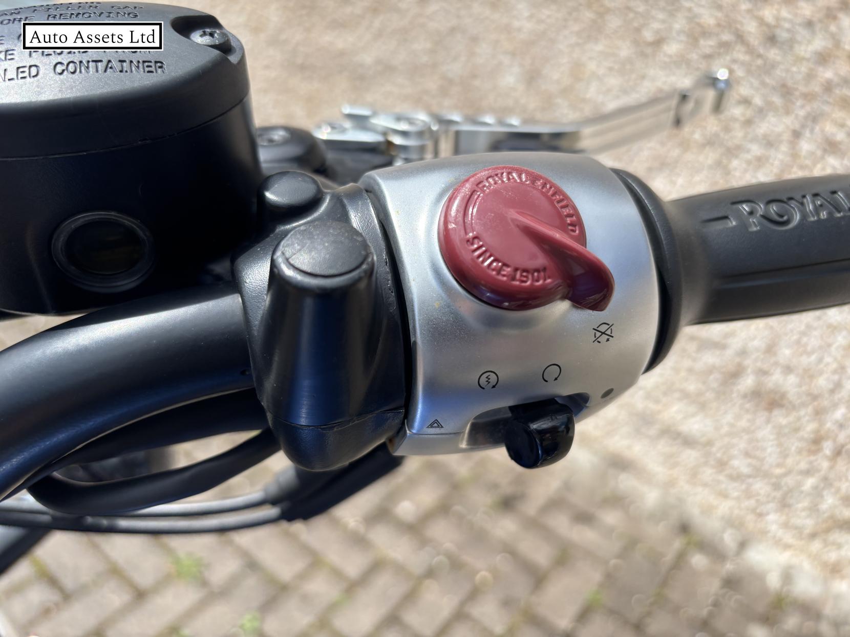 Royal Enfield Super Meteor 650 650 Custom Cruiser Petrol Manual Euro 5 (47 ps)