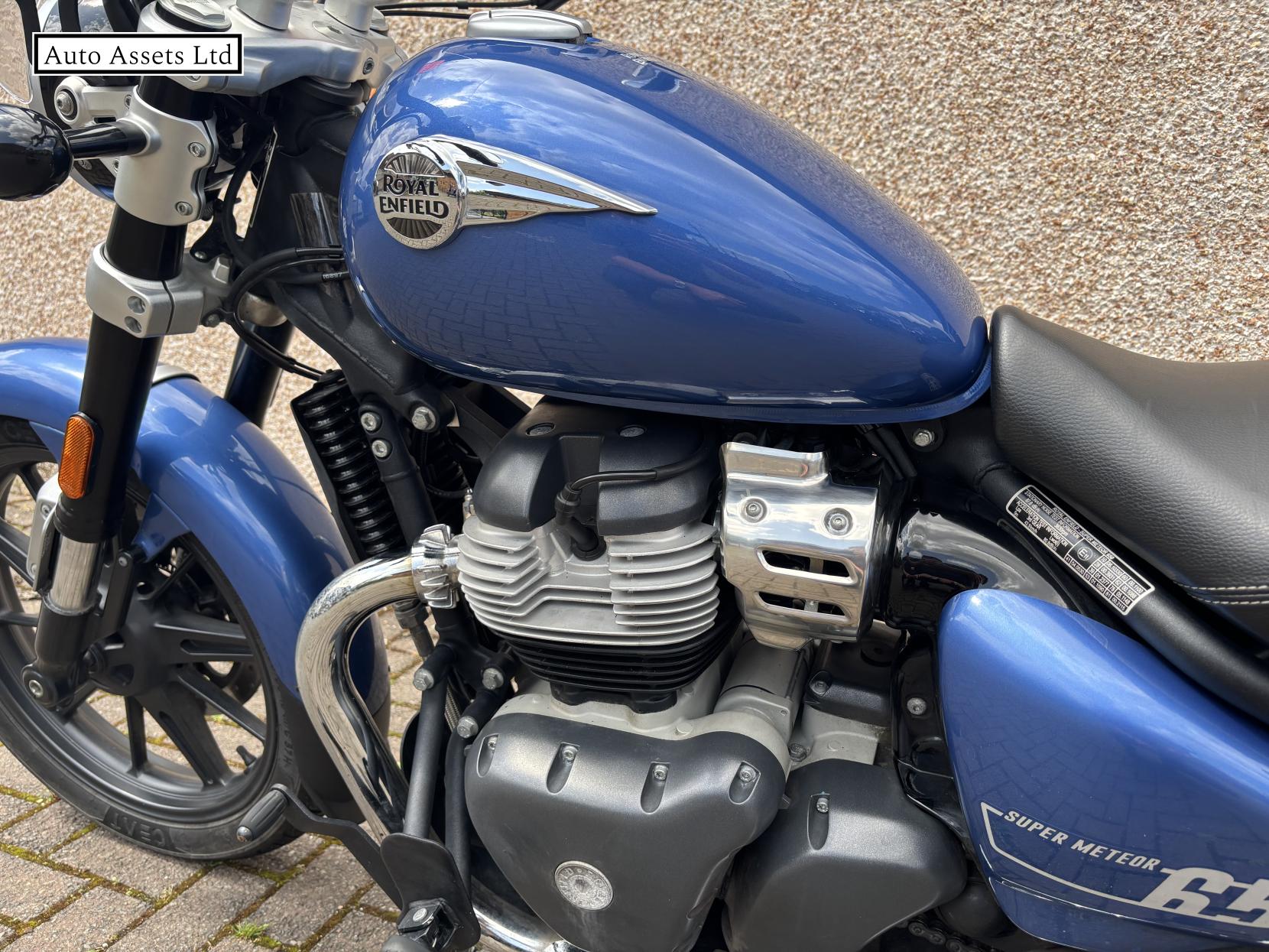 Royal Enfield Super Meteor 650 650 Custom Cruiser Petrol Manual Euro 5 (47 ps)