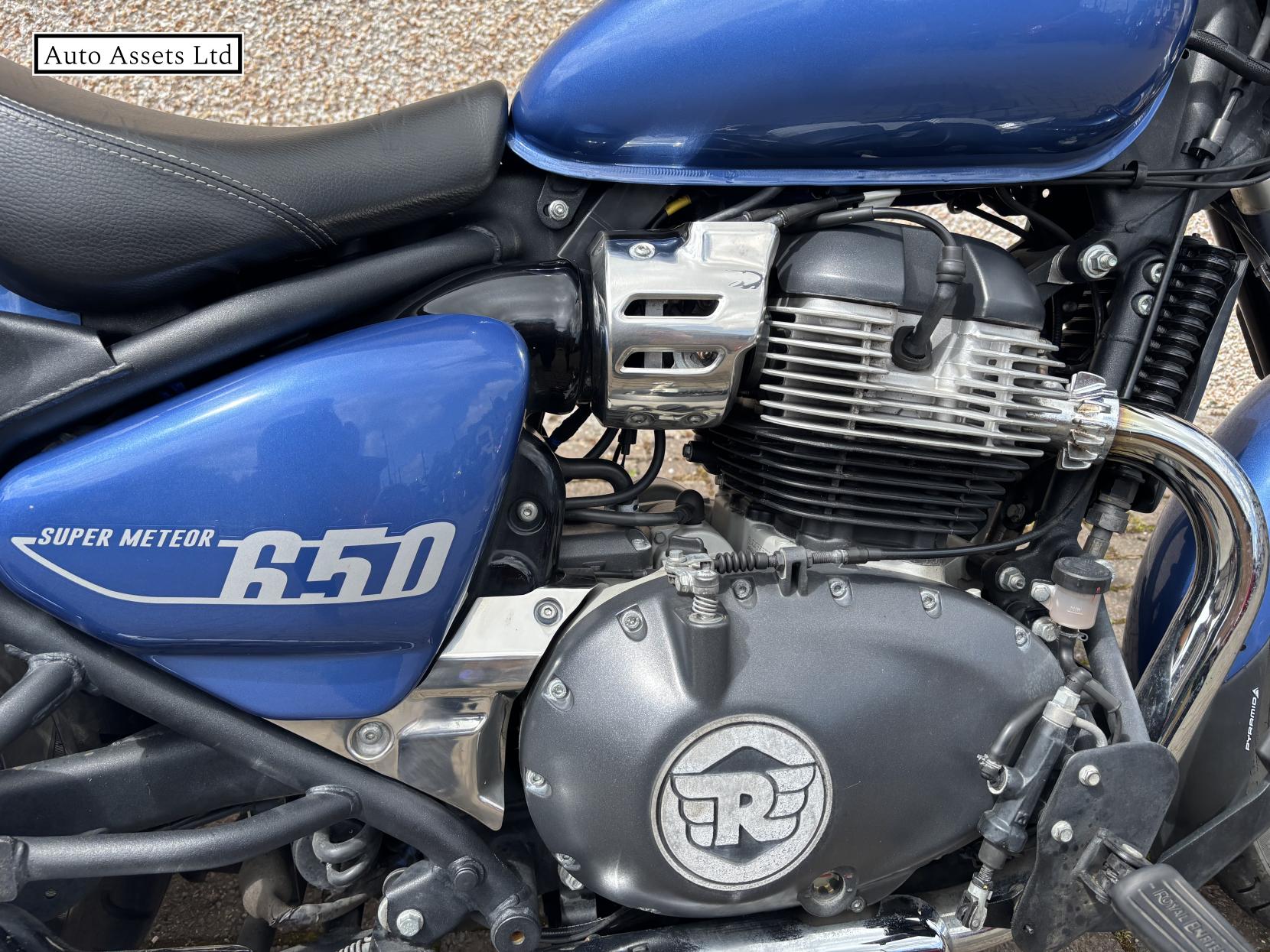 Royal Enfield Super Meteor 650 650 Custom Cruiser Petrol Manual Euro 5 (47 ps)