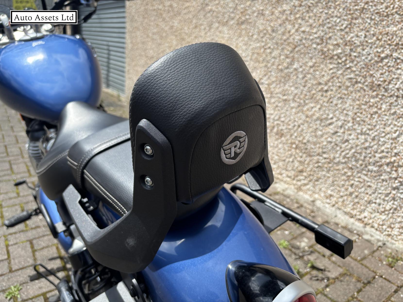 Royal Enfield Super Meteor 650 650 Custom Cruiser Petrol Manual Euro 5 (47 ps)