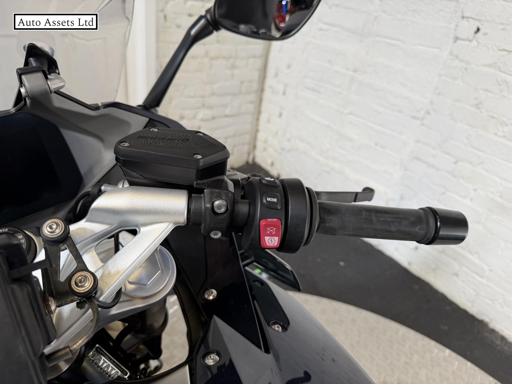 BMW R 1250 R 1250 SE Naked Petrol Manual Euro 5 (136 ps)