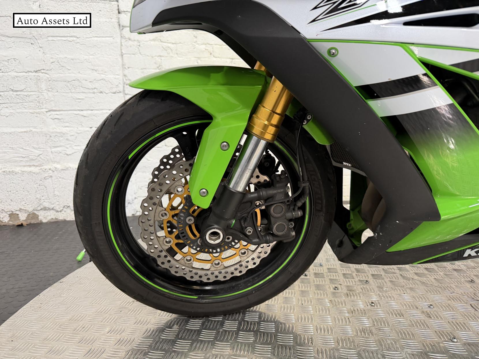 Kawasaki Ninja ZX-10R 1000 ABS Super Sports Petrol Manual (200 ps)