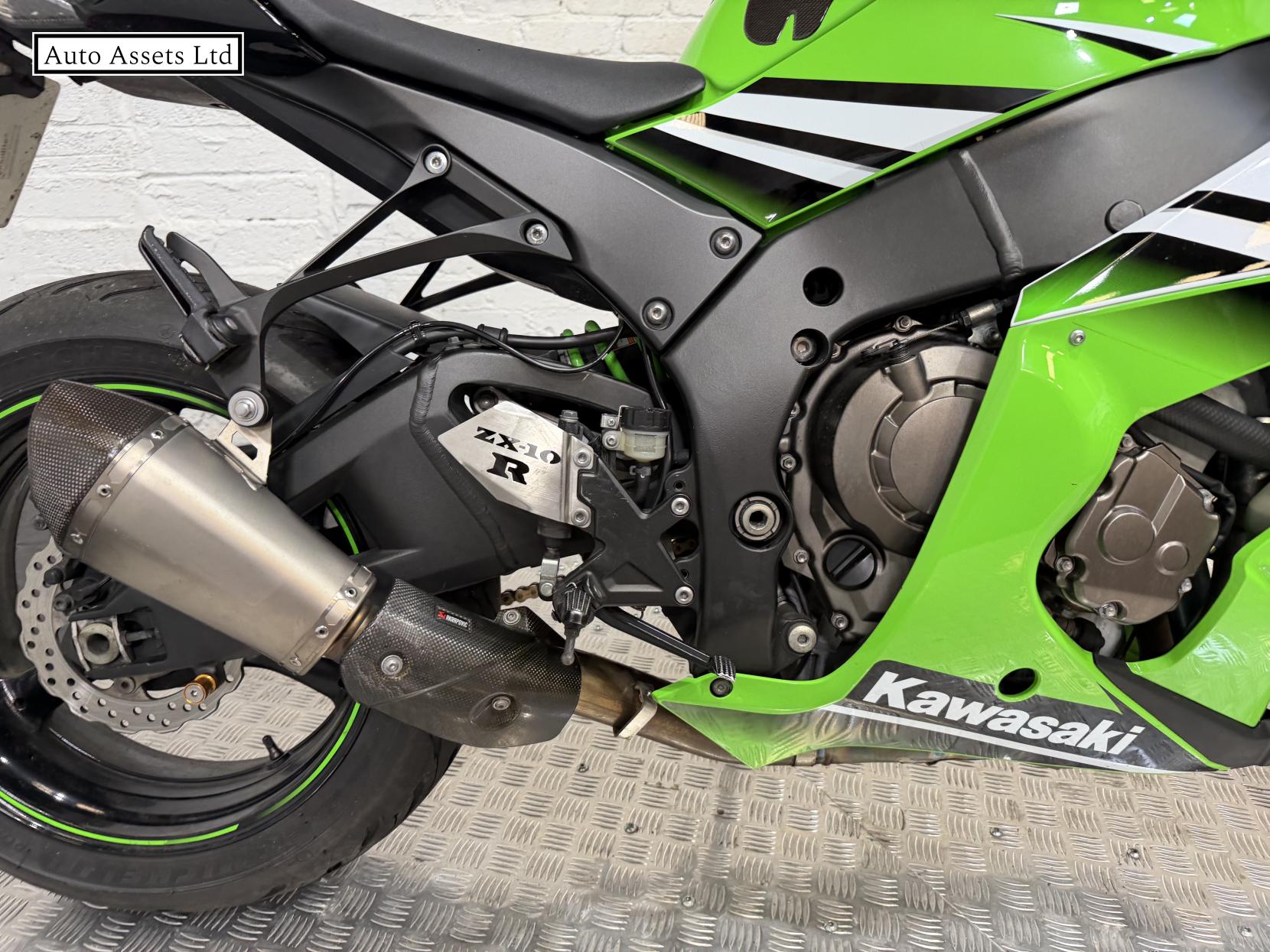 Kawasaki Ninja ZX-10R 1000 ABS Super Sports Petrol Manual (200 ps)