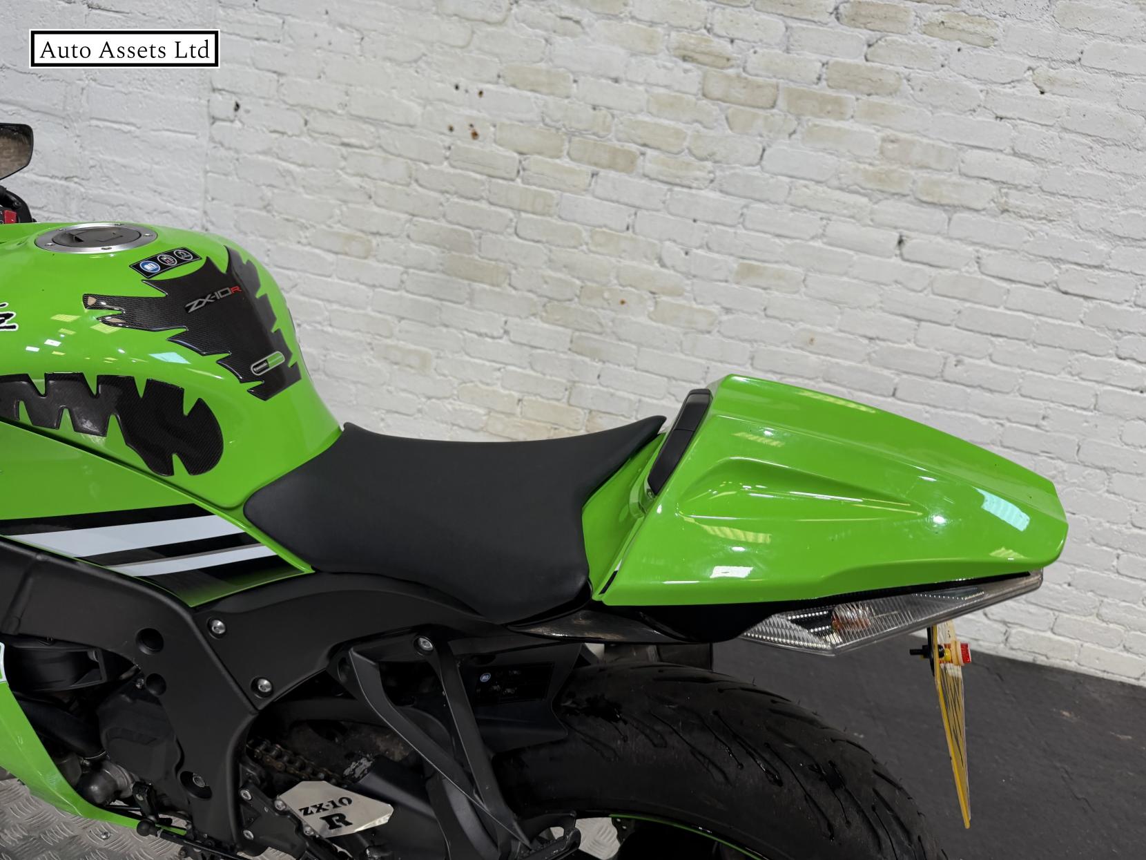 Kawasaki Ninja ZX-10R 1000 ABS Super Sports Petrol Manual (200 ps)