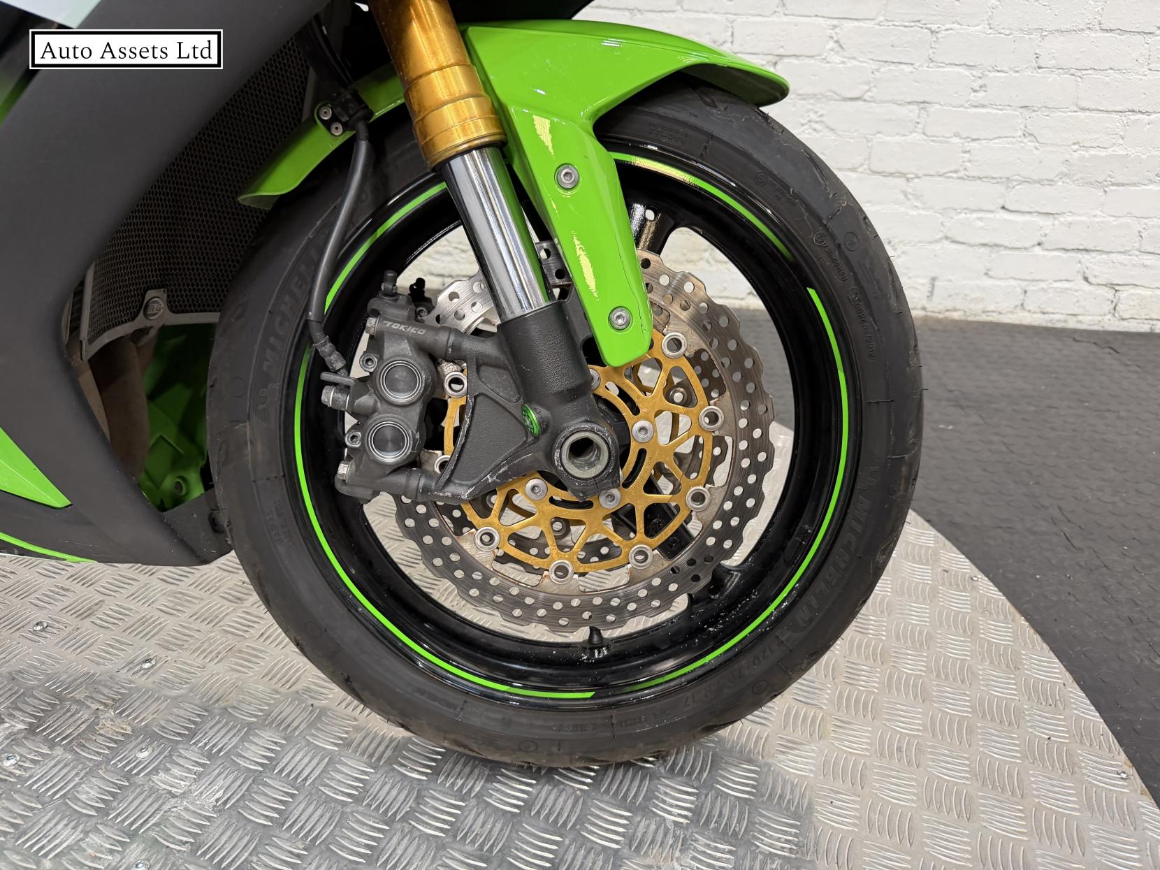 Kawasaki Ninja ZX-10R 1000 ABS Super Sports Petrol Manual (200 ps)