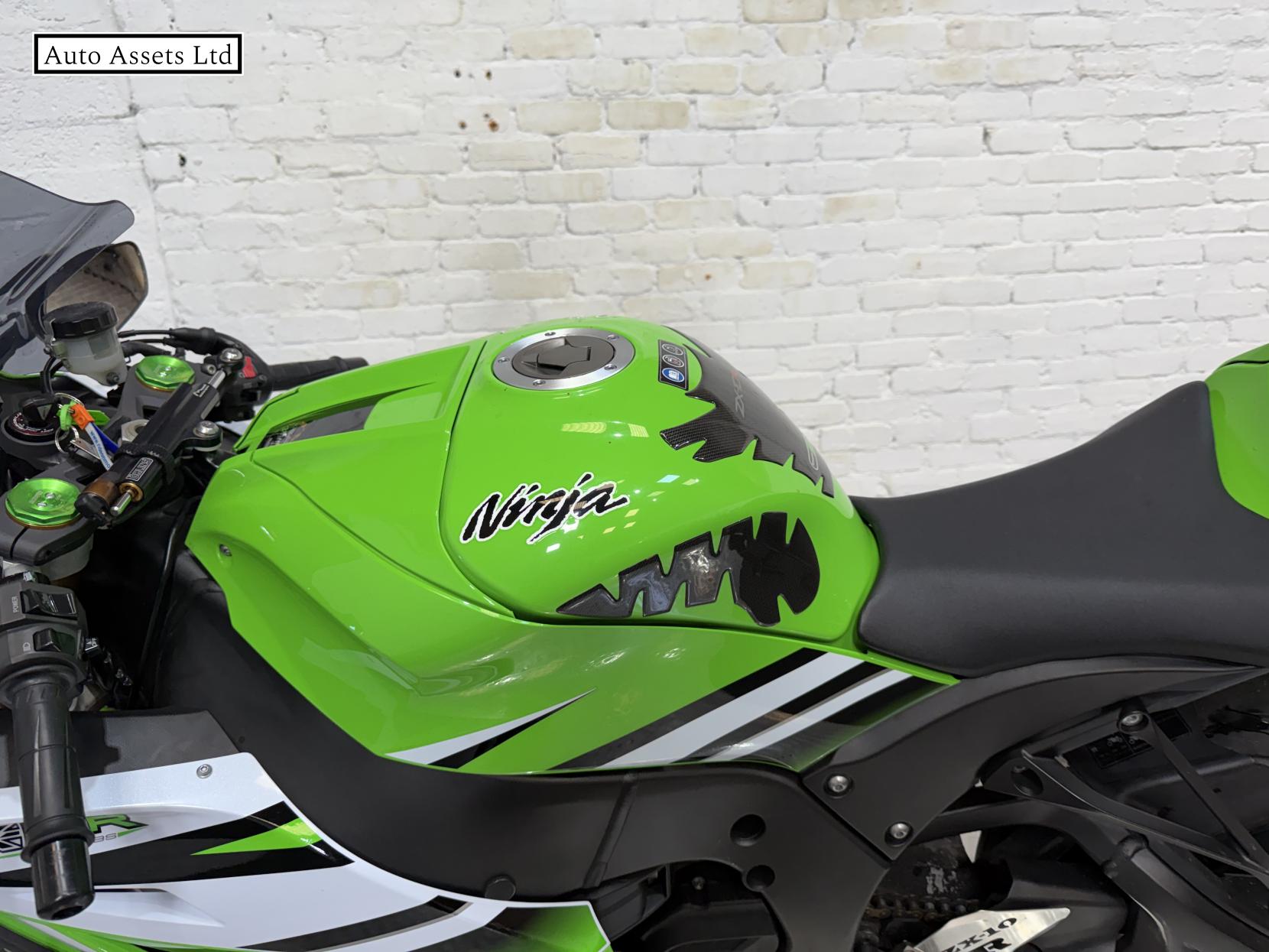 Kawasaki Ninja ZX-10R 1000 ABS Super Sports Petrol Manual (200 ps)