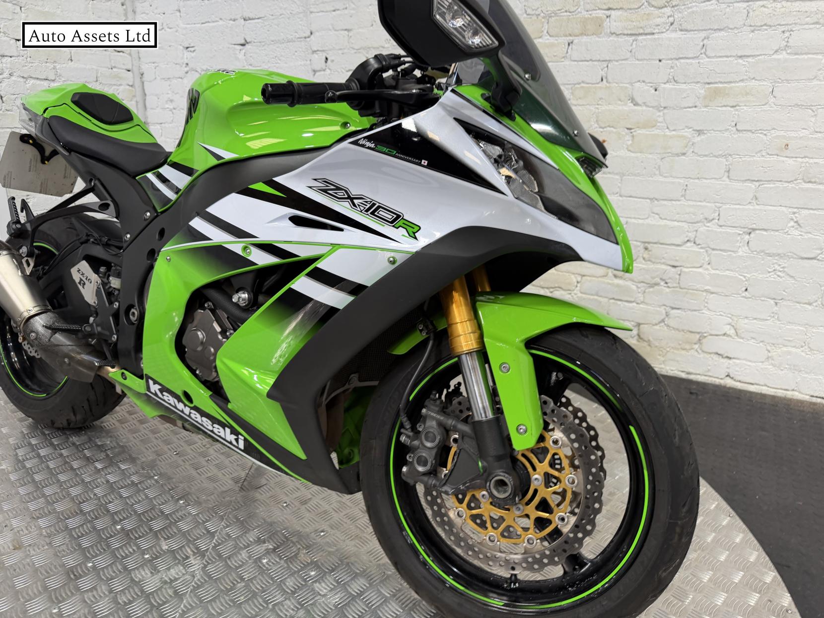 Kawasaki Ninja ZX-10R 1000 ABS Super Sports Petrol Manual (200 ps)