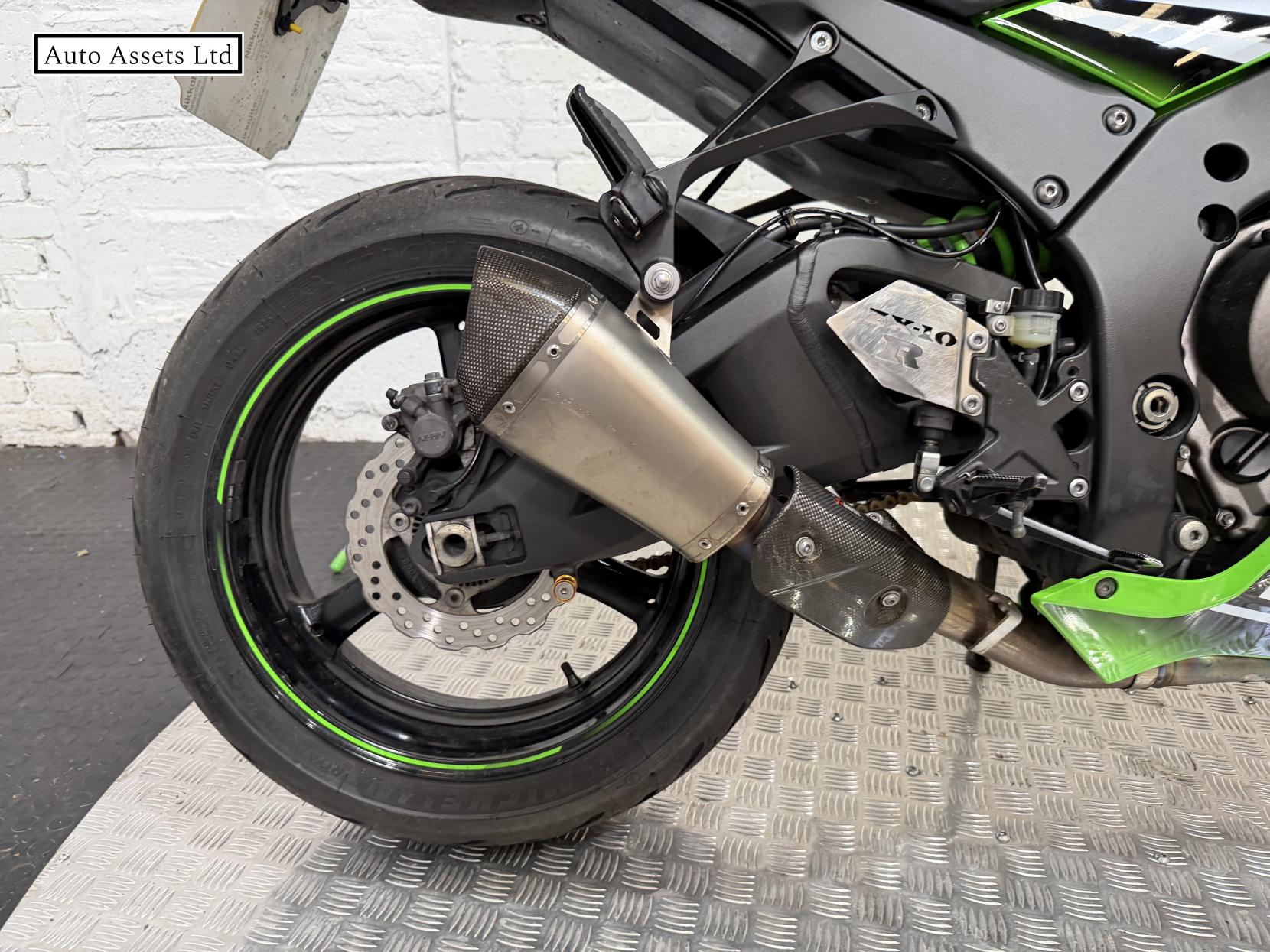 Kawasaki Ninja ZX-10R 1000 ABS Super Sports Petrol Manual (200 ps)