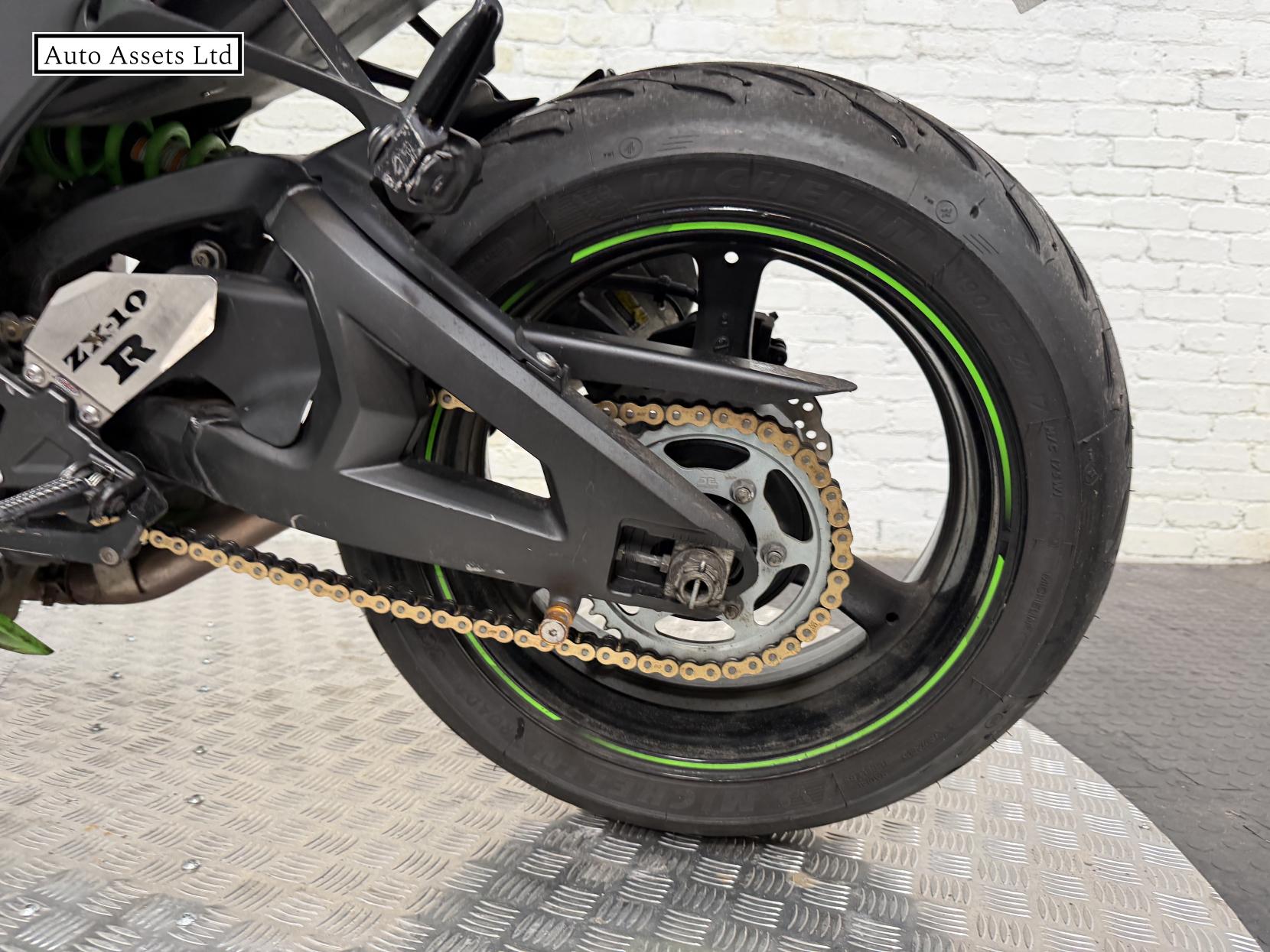 Kawasaki Ninja ZX-10R 1000 ABS Super Sports Petrol Manual (200 ps)