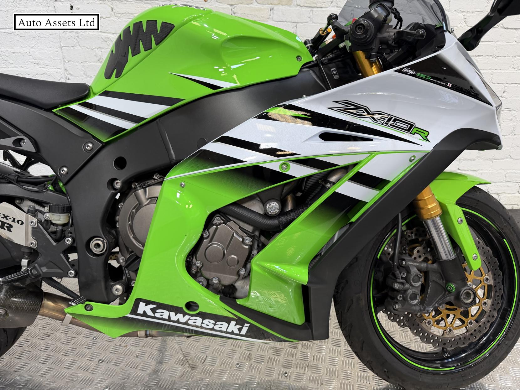 Kawasaki Ninja ZX-10R 1000 ABS Super Sports Petrol Manual (200 ps)