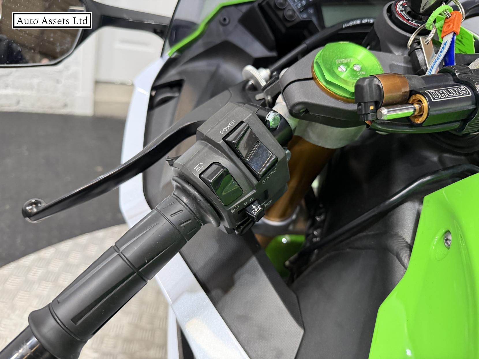 Kawasaki Ninja ZX-10R 1000 ABS Super Sports Petrol Manual (200 ps)