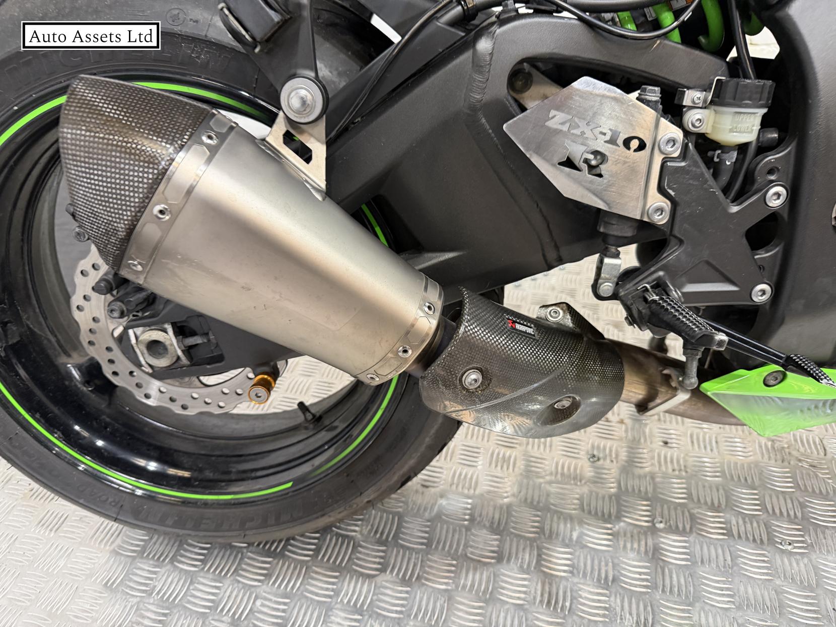 Kawasaki Ninja ZX-10R 1000 ABS Super Sports Petrol Manual (200 ps)