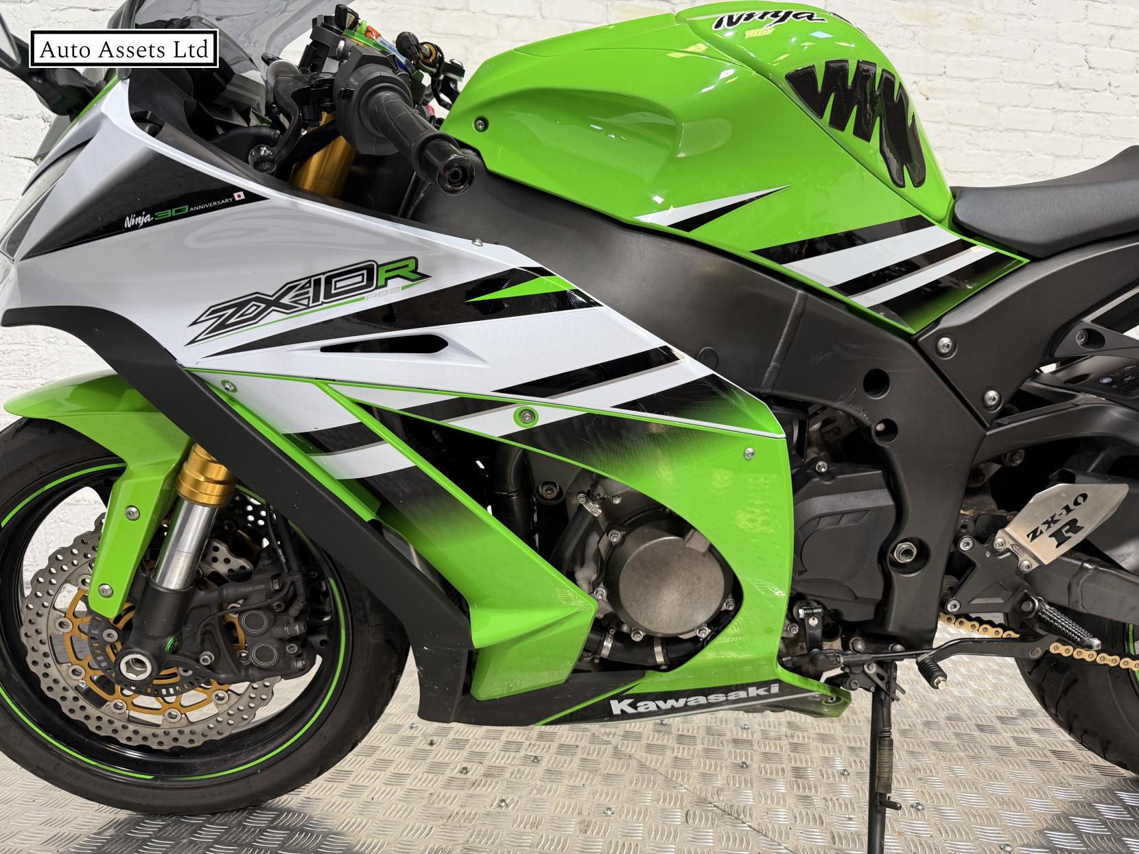 Kawasaki Ninja ZX-10R 1000 ABS Super Sports Petrol Manual (200 ps)