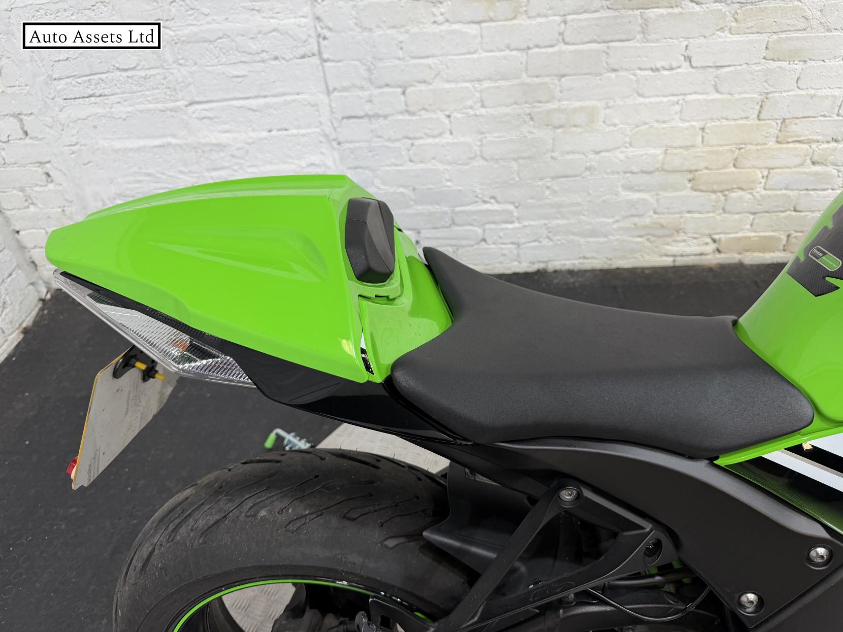 Kawasaki Ninja ZX-10R 1000 ABS Super Sports Petrol Manual (200 ps)