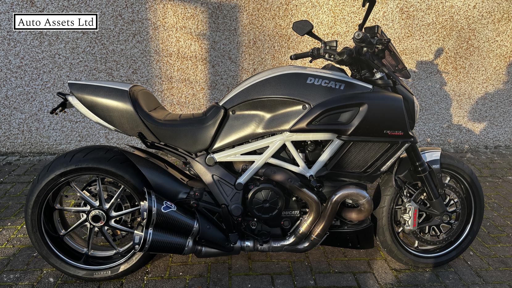 Ducati Diavel 1200 Carbon ABS Custom Petrol Manual (162 bhp)