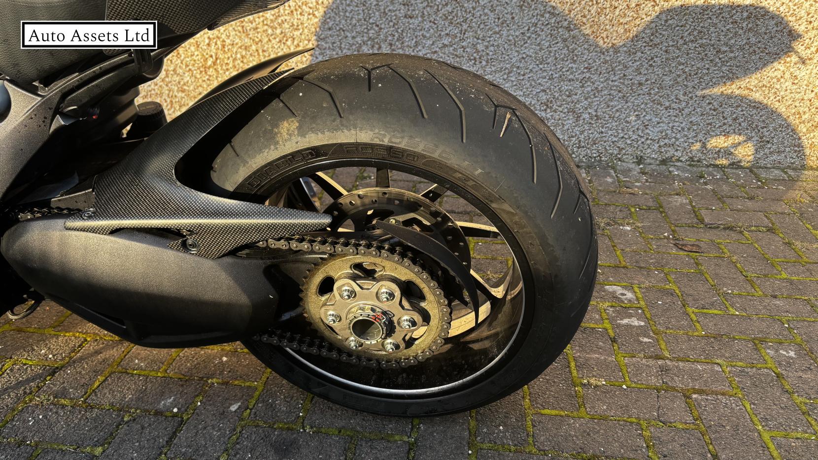 Ducati Diavel 1200 Carbon ABS Custom Petrol Manual (162 bhp)