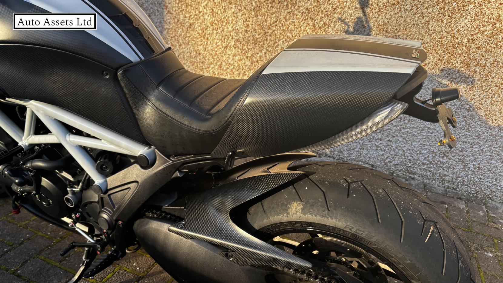 Ducati Diavel 1200 Carbon ABS Custom Petrol Manual (162 bhp)