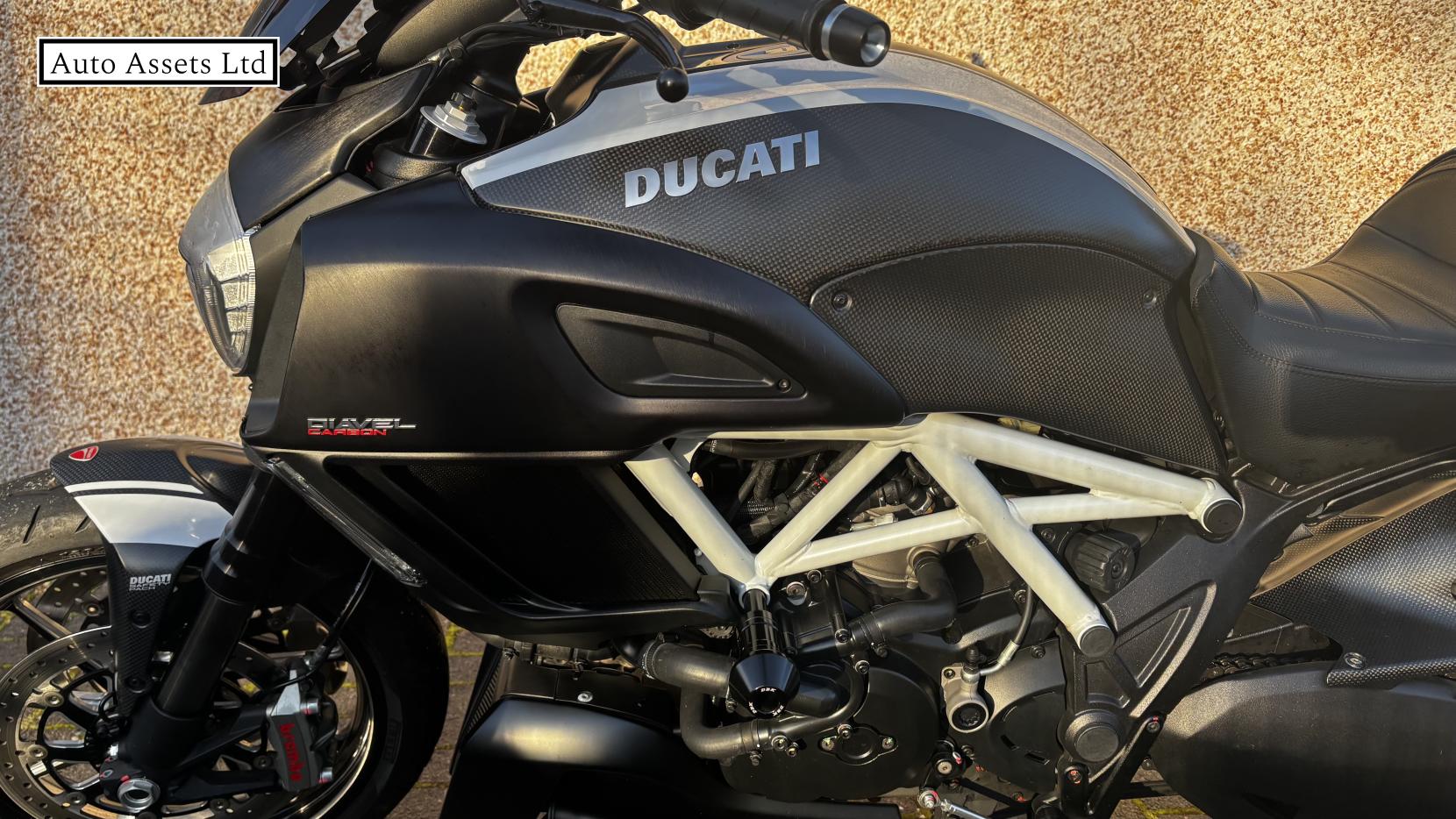 Ducati Diavel 1200 Carbon ABS Custom Petrol Manual (162 bhp)