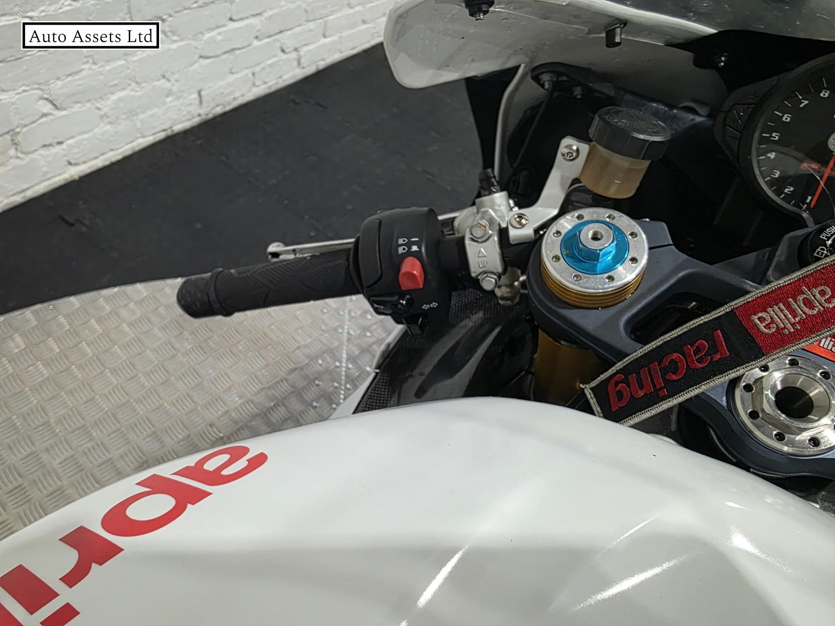 Aprilia RSV 1000 1000 R Petrol Manual (143 bhp)